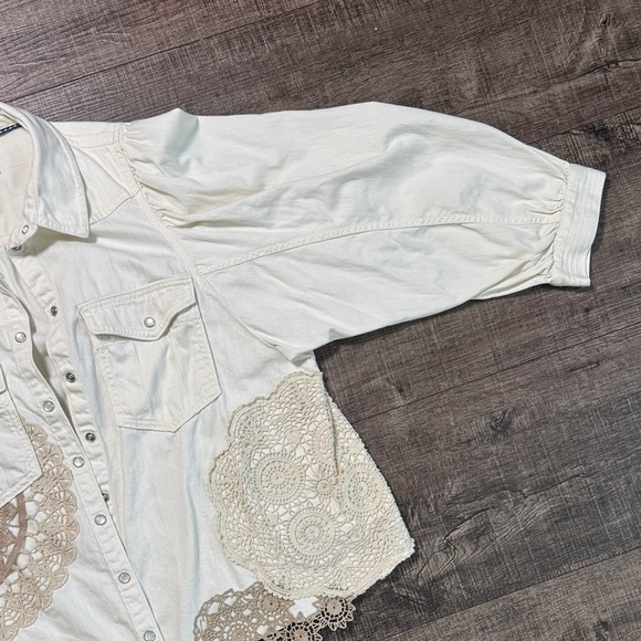 Anthropologie Pilcro Cream Puff-Sleeve Shirt Crochet Accents pearl Snaps 🫰 - Picture 4 of 11